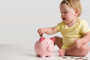 Какие выплаты положены при рождении первого ребенка?